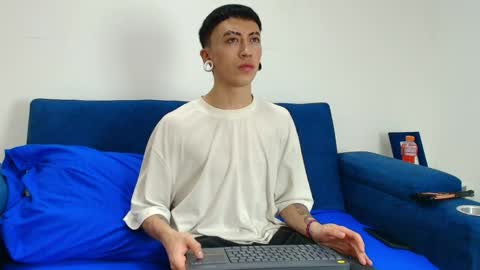 Snapshot of yoshua_smith chatting on April 2, 2026, 7:33 pm Yoshua Smith online show from April 2, 2026, 7:33 pm