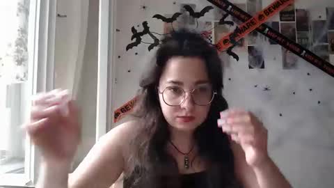 Snapshot of you_aurora chatting on September 17, 2025, 10:28 am Aurora online show from September 17, 2025, 10:28 am