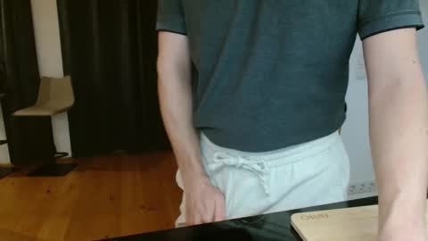 Snapshot of youboyvie chatting on December 17, 2025, 4:02 pm Rob online show from December 17, 2025, 4:02 pm