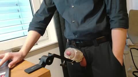 Snapshot of youboyvie chatting on December 19, 2025, 12:01 pm Rob online show from December 19, 2025, 12:01 pm