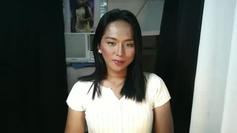 Yanie online show from November 3, 2025, 3:19 am