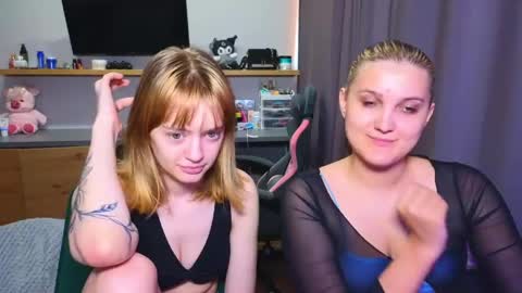 Snapshot of younona chatting on June 7, 2026, 6:00 pm Anna and Luna online show from June 7, 2026, 6:00 pm