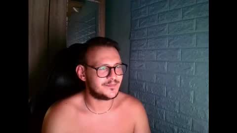 Snapshot of younromki chatting on September 17, 2025, 11:12 am A... online show from September 17, 2025, 11:12 am