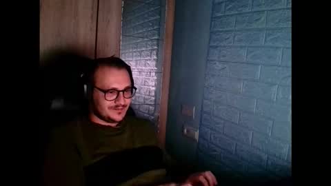 Snapshot of younromki chatting on November 15, 2025, 10:04 pm A... online show from November 15, 2025, 10:04 pm