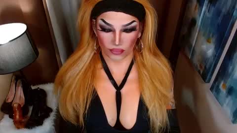 QUEEN MADISON  online show from February 2, 2026, 3:49 am