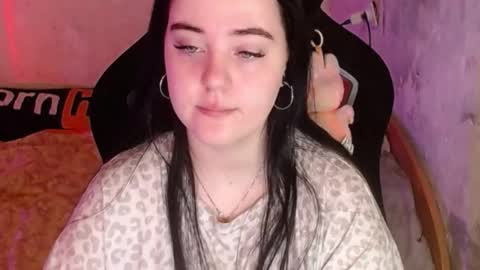 your_8a8y online show from December 2, 2025, 5:13 am