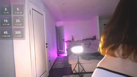 Julia Please Thumbs up me   online show from May 17, 2026, 6:33 am