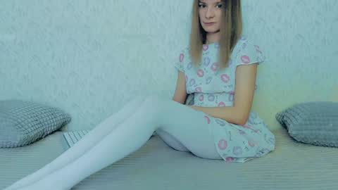 Lily online show from February 5, 2025, 5:52 am