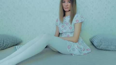 Lily online show from February 26, 2025, 4:47 am