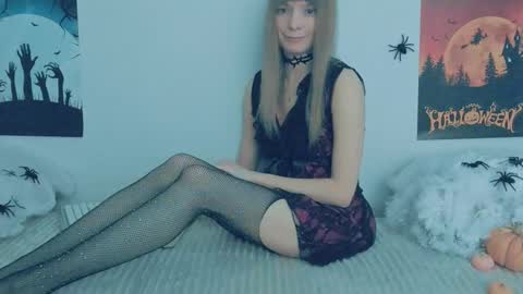 Lily online show from October 28, 2025, 6:39 am