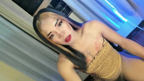 Snapshot of your_girl_yeka chatting on June 19, 2026, 8:51 am your_girl_yeka online show from June 19, 2026, 8:51 am