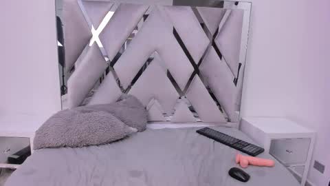 your_lady_milf online show from March 6, 2025, 3:45 pm