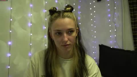 Snapshot of your_little_flexible_girl chatting on April 21, 2026, 8:12 pm Meri online show from April 21, 2026, 8:12 pm
