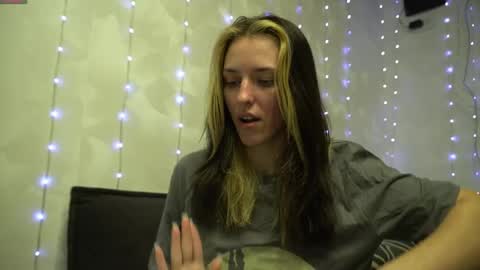 Snapshot of your_little_flexible_girl chatting on April 30, 2026, 7:53 pm Meri online show from April 30, 2026, 7:53 pm
