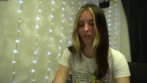 Snapshot of your_little_flexible_girl chatting on May 5, 2026, 8:06 pm Meri online show from May 5, 2026, 8:06 pm
