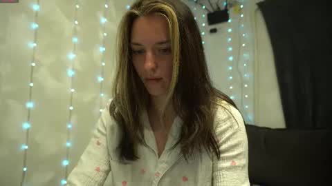 Snapshot of your_little_flexible_girl chatting on May 17, 2026, 8:05 pm Meri online show from May 17, 2026, 8:05 pm