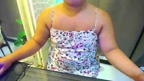 Snapshot of your_miss_tine chatting on April 3, 2026, 12:58 pm tine online show from April 3, 2026, 12:58 pm