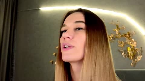 Jessica Loyd online show from January 23, 2025, 1:35 pm