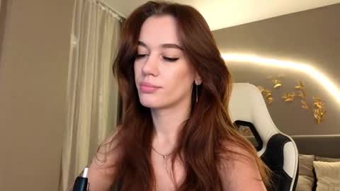 Jessica Loyd online show from October 26, 2025, 2:28 am