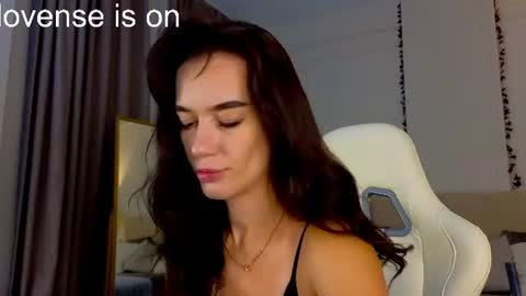 Jessica Loyd online show from June 30, 2026, 2:23 am