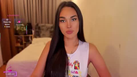 Snapshot of your_other_halfxx chatting on April 2, 2026, 1:03 am Miss Larah online show from April 2, 2026, 1:03 am