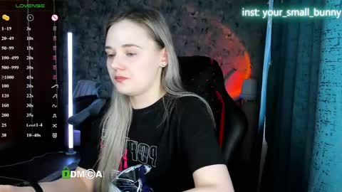 Snapshot of your_small_bunny chatting on April 28, 2026, 2:27 am Molly online show from April 28, 2026, 2:27 am