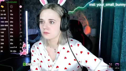 Snapshot of your_small_bunny chatting on May 30, 2026, 2:41 am Molly online show from May 30, 2026, 2:41 am