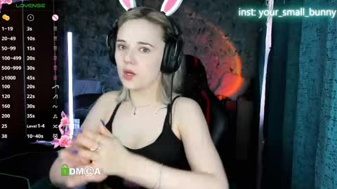 Snapshot of your_small_bunny chatting on June 5, 2026, 2:18 am Molly online show from June 5, 2026, 2:18 am