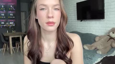 Mia  online show from February 17, 2026, 10:23 am