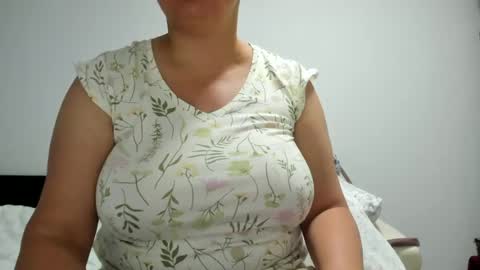 Snapshot of your_victoria chatting on June 12, 2026, 11:25 pm Your Victoria online show from June 12, 2026, 11:25 pm