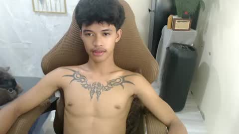 Snapshot of yourasian_eric chatting on July 17, 2026, 1:18 pm yourasian_eric online show from July 17, 2026, 1:18 pm