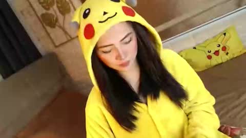 JEN  online show from September 18, 2025, 11:01 am