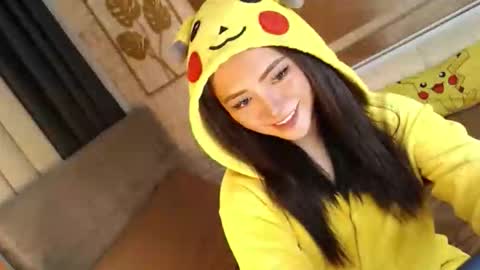 JEN  online show from September 24, 2025, 12:30 pm