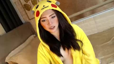 JEN  online show from October 25, 2025, 11:29 am