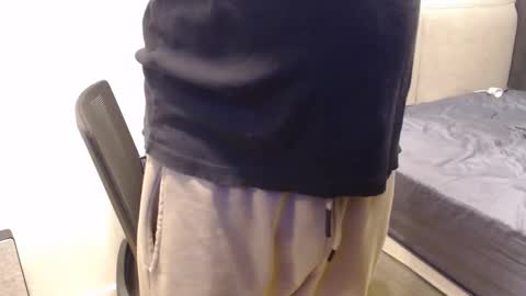 hornyedging online show from April 17, 2026, 9:29 pm