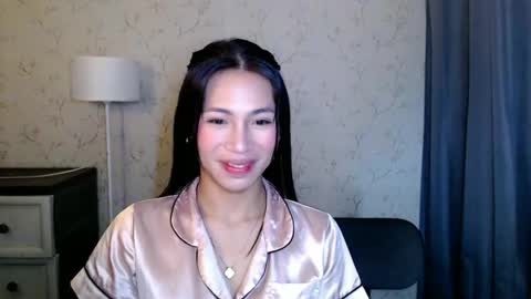 Snapshot of yourdreamgirlgwen chatting on May 19, 2026, 5:52 pm GWENI online show from May 19, 2026, 5:52 pm
