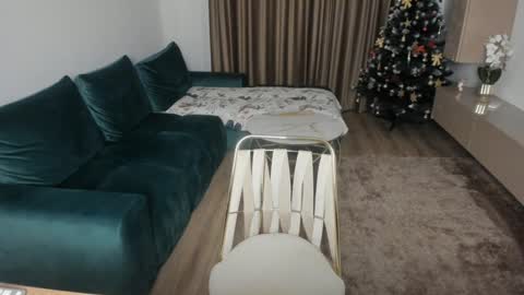 Snapshot of yourfantasyc chatting on December 8, 2024, 4:50 pm Evelline online show from December 8, 2024, 4:50 pm