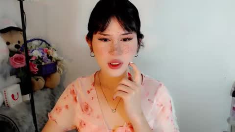 PrettyElla online show from October 29, 2025, 7:15 pm