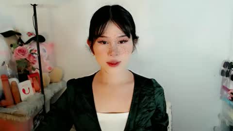 PrettyElla online show from November 26, 2025, 8:48 am