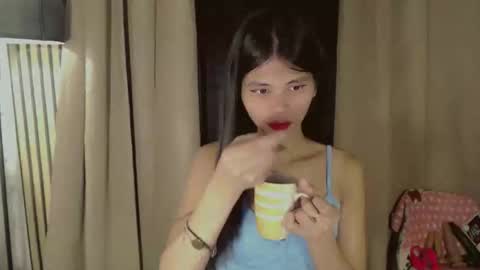 Vivian online show from March 8, 2026, 10:02 pm