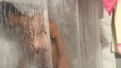 yourfavoritex3 online show from October 19, 2025, 4:07 pm