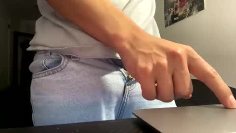 yourguuy21 online show from November 22, 2025, 8:24 am