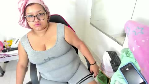 yourlittlewife online show from October 13, 2025, 10:48 am