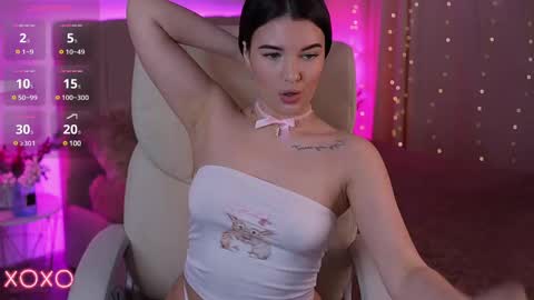 L O L A online show from February 21, 2025, 5:13 am