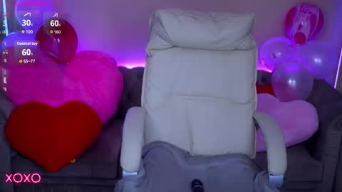 L O L A online show from February 8, 2026, 7:12 am