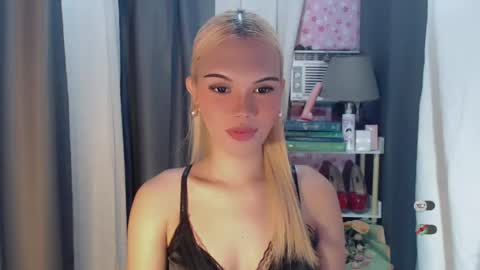 Snapshot of yourlovekylie chatting on July 20, 2026, 5:11 am KYLIE MORE online show from July 20, 2026, 5:11 am