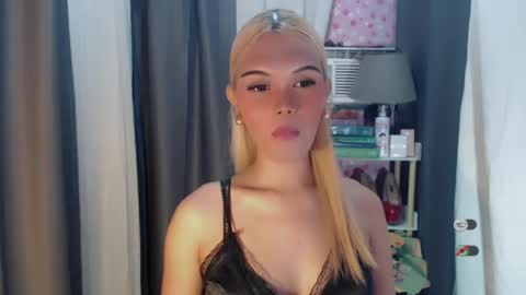 Snapshot of yourlovekylie chatting on July 20, 2026, 10:39 am KYLIE MORE online show from July 20, 2026, 10:39 am