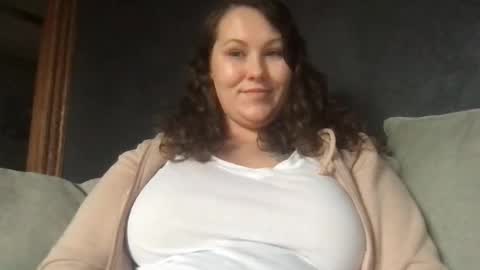 Snapshot of yournewbigmama chatting on December 15, 2024, 7:53 pm yournewbigmama online show from December 15, 2024, 7:53 pm
