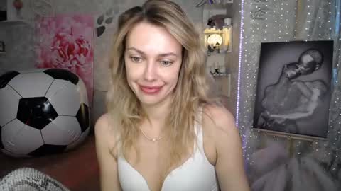 Snapshot of yournickyadamidi chatting on July 12, 2026, 4:09 pm Nicky online show from July 12, 2026, 4:09 pm