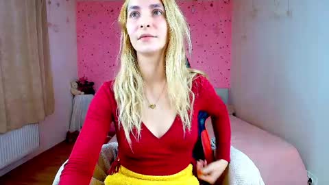 Snapshot of yours_lisa chatting on April 28, 2026, 9:53 pm online show from April 28, 2026, 9:53 pm